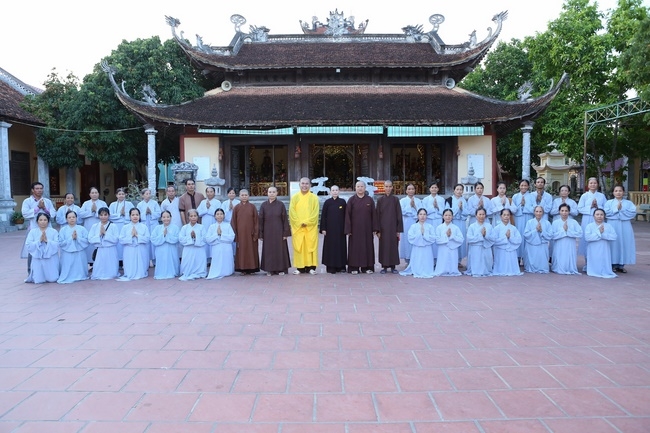 Dong Cao Pagoda offering to the rain retreat schools