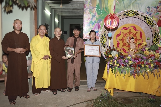 Chùa Đống Cao thăm vườn Lâm-tỳ-ni tư gia Phật tử