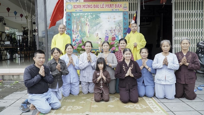 Visiting the models of Lumbini garden at Buddhists' houses of Dong Cao Pagoda
