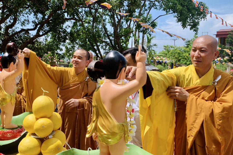 The Great Ceremony of Buddha Birthday at Dong Cao Pagoda, Thanh Hoa
