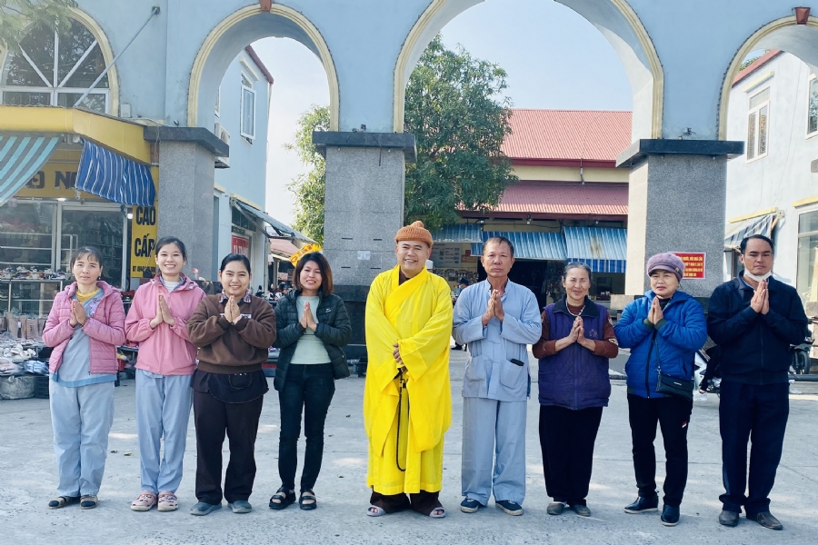 Charity activities towards Buddha's Enlightenment Day at Dong Cao Pagoda, Thanh Hoa