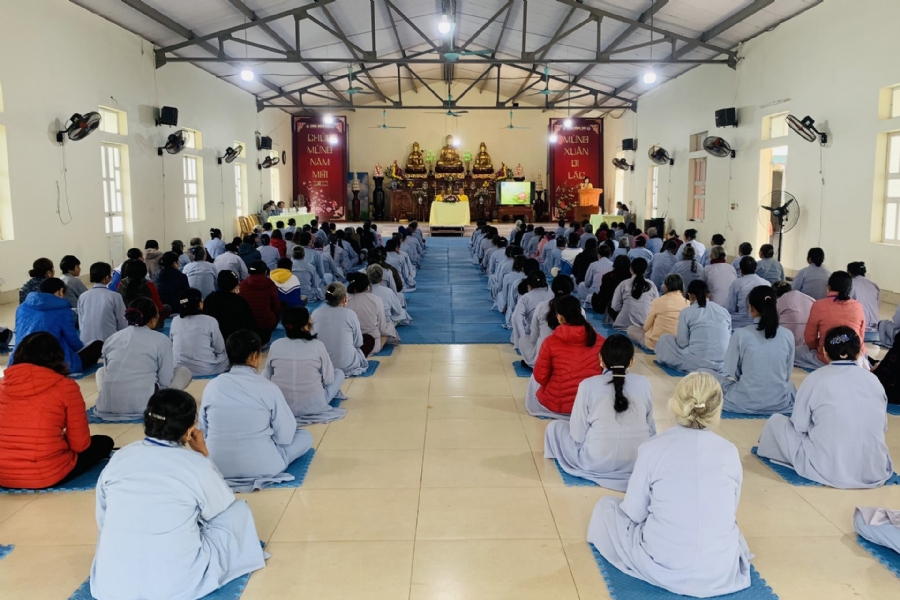 Year End Retreat, a past year closing rite, giving Tet gifts at Dong Cao pagoda