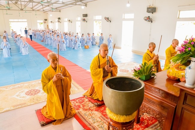 Robe-Bowl welcome Ceremony from India at Dong Cao Pagoda - Thanh Hoa