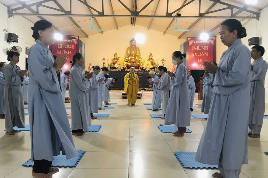 Practice and charity on the full moon day at Dong Cao Pagoda, Thanh Hoa