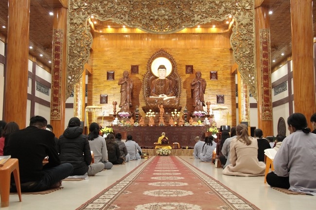 Chùa Giai Lam – Hà Tĩnh: Chùm ảnh “Đón giao thừa và nhận Lộc lì xì đầu năm mới”