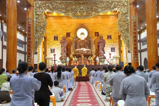 Repentance Ceremony on May 14th, Year of the Dragon at Giai Lam Pagoda - Ha Tinh 