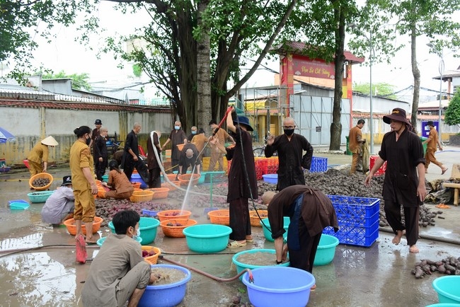 Chùa Hoằng Pháp: Tiếp tục hỗ trợ người dân khó khăn trong đại dịch Covid (đợt 6)