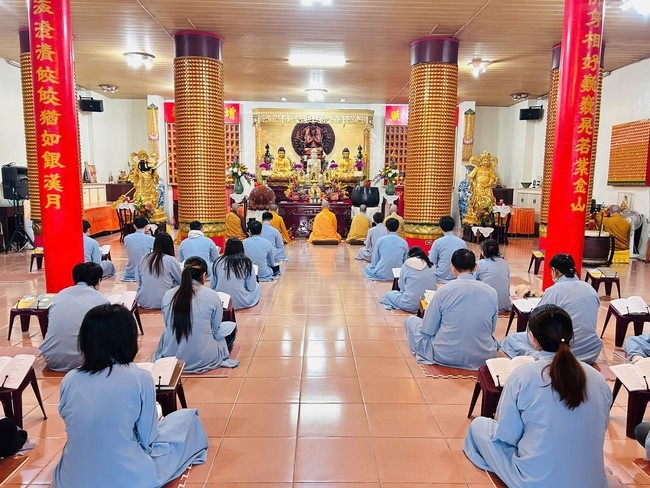 Chùa Linh Ẩn - Đài Loan: Khóa tu một ngày