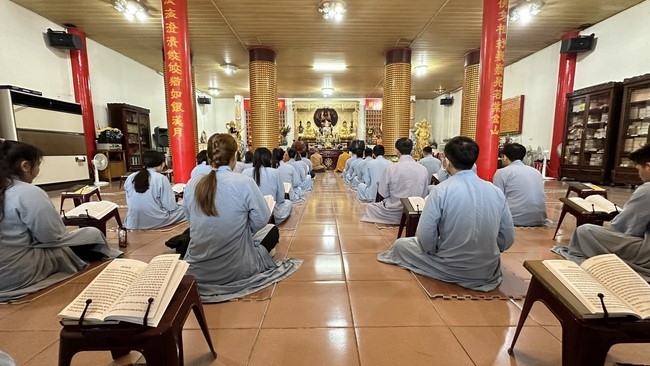 Chùa Linh Ẩn – Đài Loan: Xuân Nơi Xứ Người