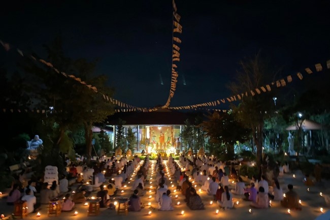 Chùa Suối Pháp - Tây Ninh: Đêm hoa đăng kỷ niệm đức Phật A Di Đà