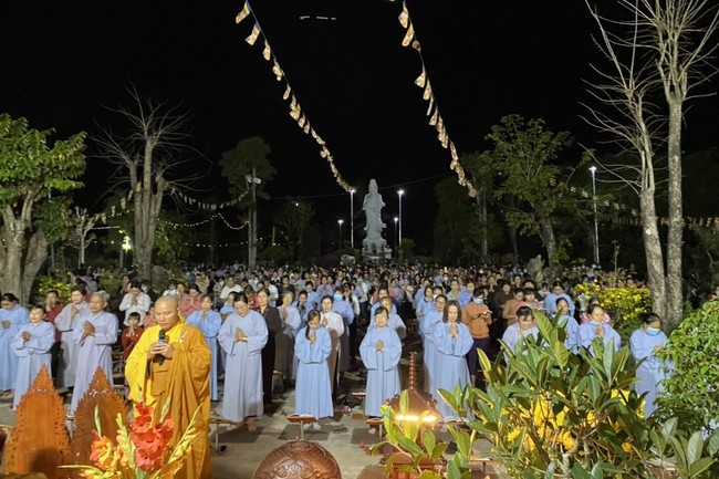 Beginning a sutra in the New Year at Suoi Phap Pagoda, Tay Ninh
