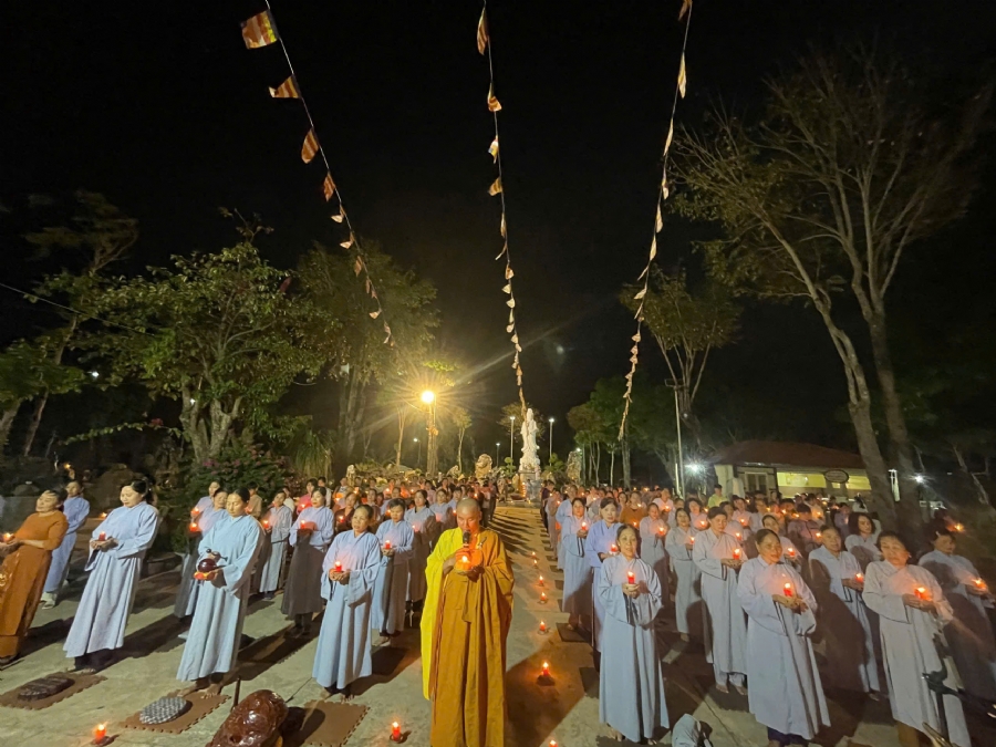 Chùa Suối Pháp – Tây Ninh: Lễ Hoa đăng vía Đức Phật A Di Đà