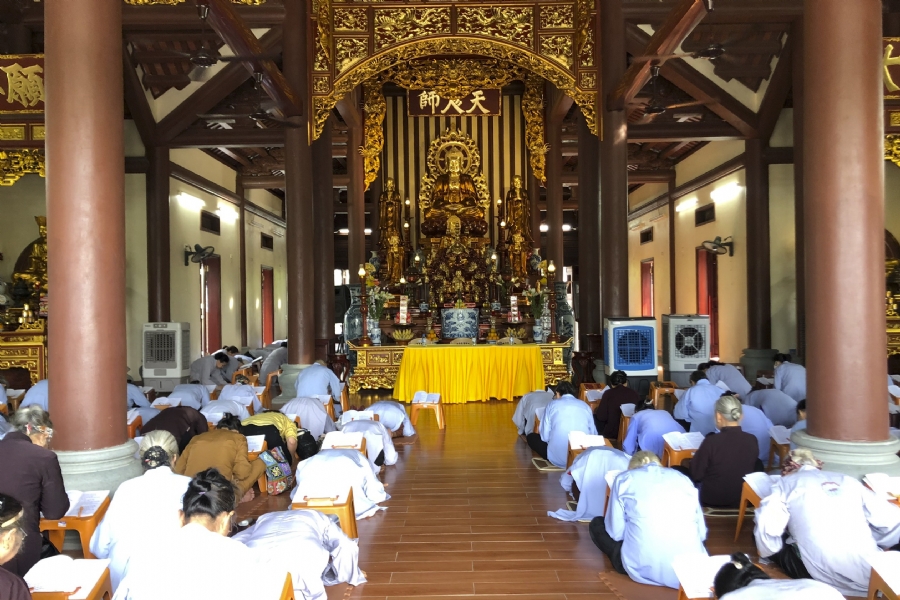 The Eight Precept Retreat at Tay Khanh pagoda, Thai Binh