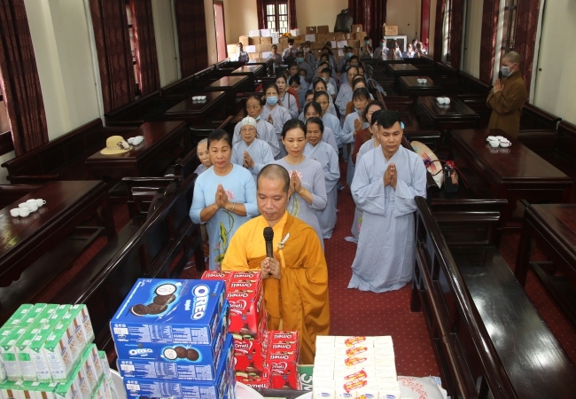 Tieu Dao Pagoda Joyfully Offering Donations to Three Rain Retreat Schools in Quang Ninh Province