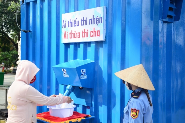 The program supplying automatic rice to the needy