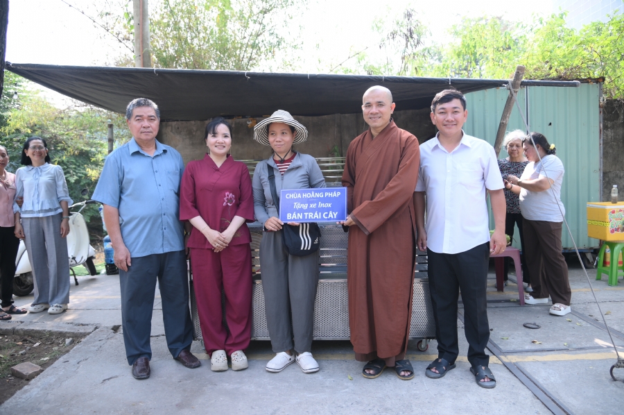 Chương trình từ thiện “Phương tiện nghĩa tình”.