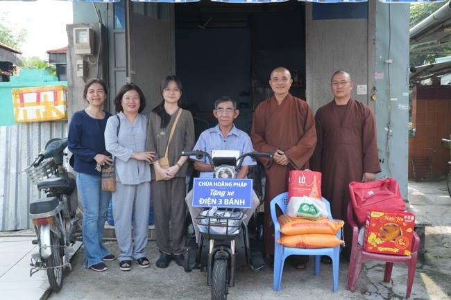 Chương trình từ thiện “Phương tiện nghĩa tình”.