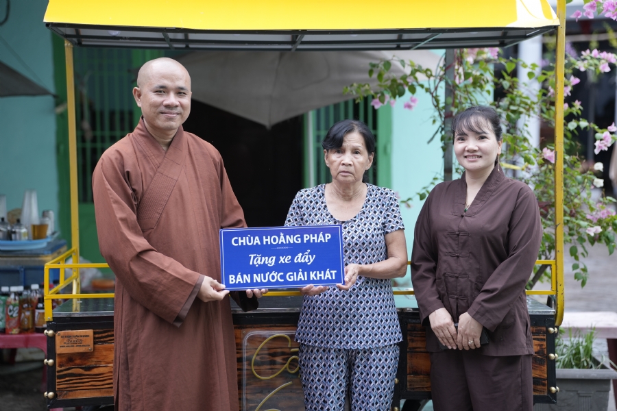 Chương trình từ thiện “Phương tiện nghĩa tình”.