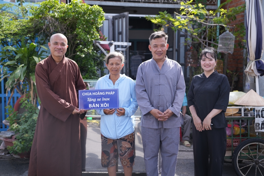 Chương trình từ thiện “Phương tiện nghĩa tình”.