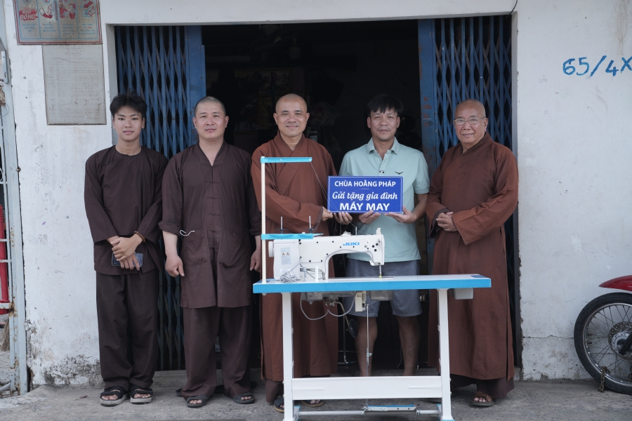 Chương trình từ thiện “Phương tiện nghĩa tình”.