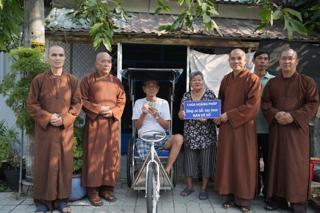 Chương trình từ thiện “Phương tiện nghĩa tình”.