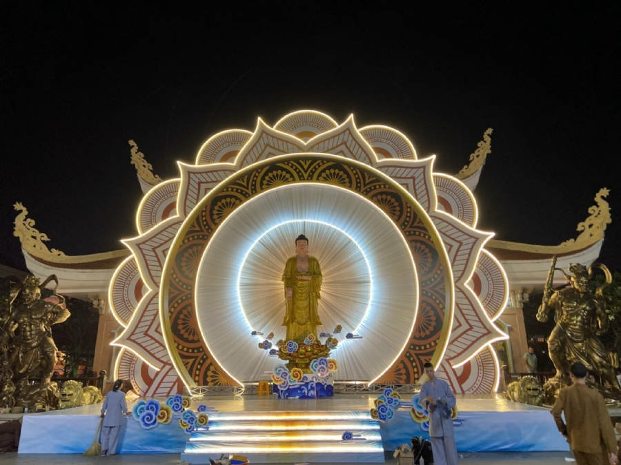 Công tác chuẩn bị đại lễ hoa đăng kỷ niệm đức Phật A-di-đà năm 2026