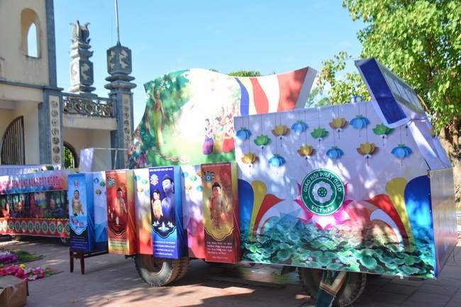 The affairs of preparing for the great ceremony of the Buddha's Birthday at Tay Khanh pagoda in Thai Binh province