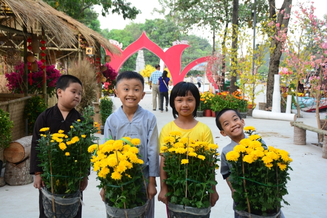 Series photos of activities preparing for the New Year 2020