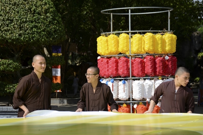 Công tác chuẩn bị trang trí Phật đản Vesak 2019 (phần 1)