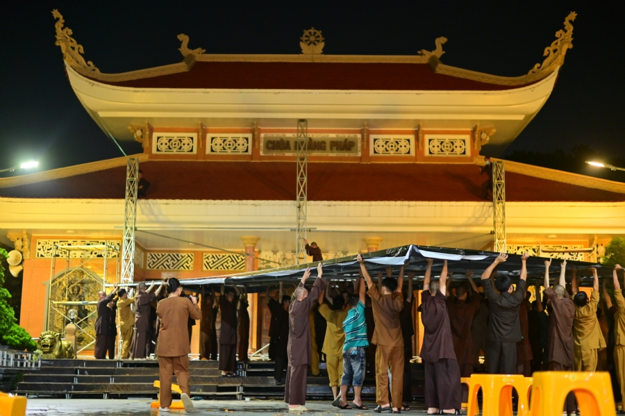 Preparing for decoration the Great Ceremony of Buddha's Birthday (part 1)