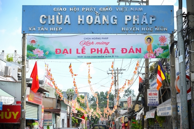 Công tác chuẩn bị trang trí Phật đản Vesak 2025