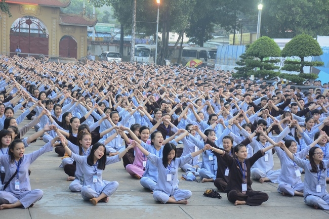 Đạo Phật cần phải làm gì để giúp giải quyết các vấn nạn này?
