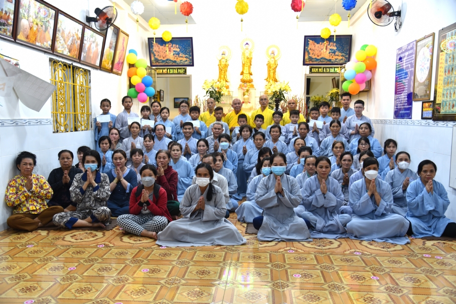 Basic Buddhist program and giving gifts at Minh Chat Ashram in Can Tho