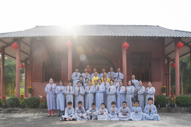 Đạo Tràng Minh Chất – Cần Thơ: Cúng dường Tam Bảo tại chùa Hoằng Pháp, Hóc Môn và chùa Tây Pháp, Tây Ninh