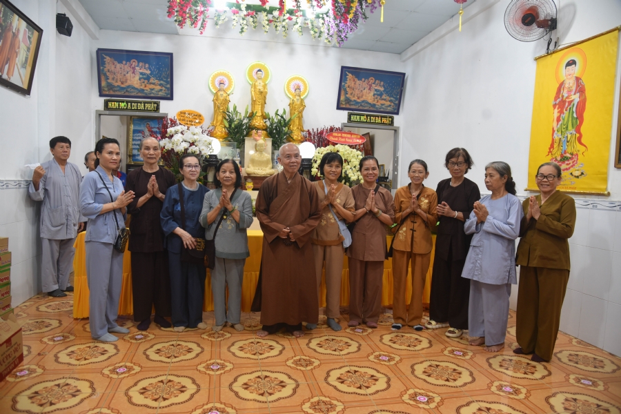 Death Anniversary of late Buddhist Dieu Nguyet at Minh Chat ashram
