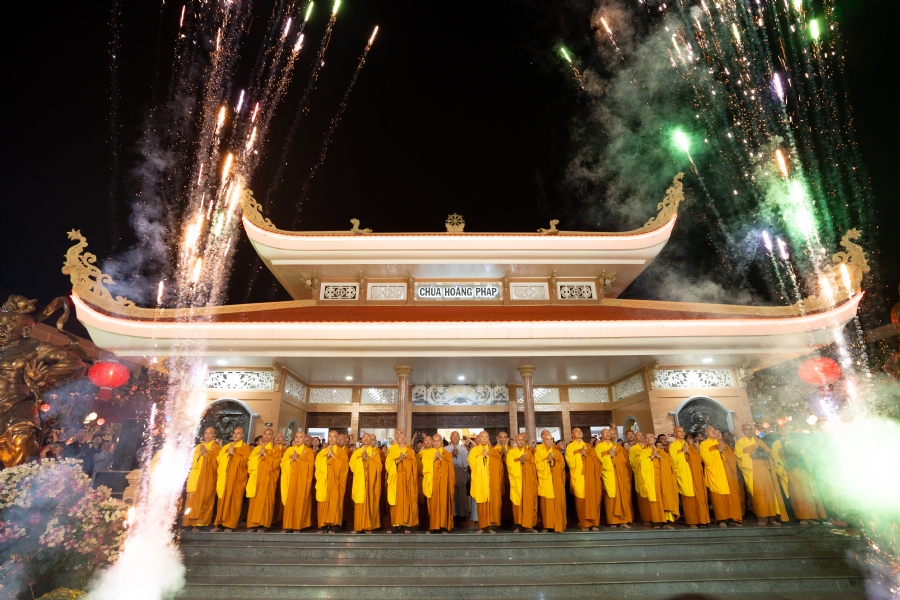 Đêm giao thừa chào đón năm Giáp Thìn