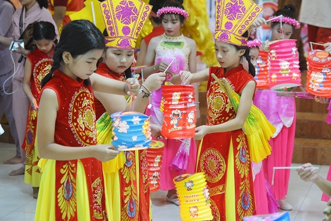 The Festival of Full Moon at Giai Lam Pagoda, in Ha Tinh
