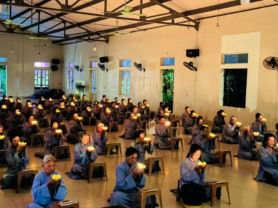 CHÙA ĐỐNG CAO - THANH HÓA: LỄ DÂNG HOA ĐĂNG VÀ THỈNH CHUÔNG U MINH HƯỚNG VỀ NGUỒN CỘI NHÂN NGÀY TIẾT THANH MINH 2026.