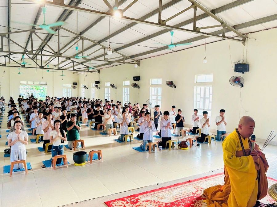 Chùa Đống Cao (Thanh Hóa): Gần 1000 sĩ tử về chùa tham dự lễ cầu nguyện mùa thi năm học 2025-2026.