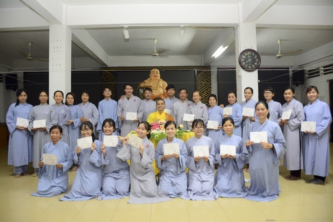 Gia đình Phật tử Hoằng Pháp thọ bát quan trai giới