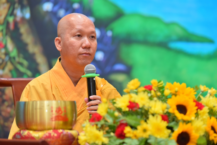 Practitioners learning Dharma at Hoang Phap's rain-retreat School