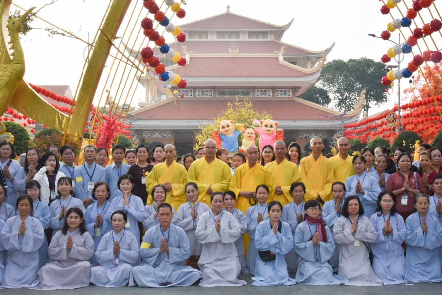 Pilgrimage at the beginning of Year of the Cat