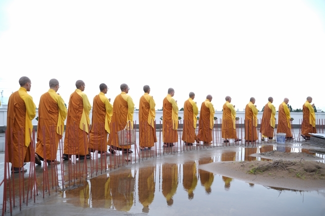 LỄ KHỞI CÔNG XÂY DỰNG ĐẠI TƯỢNG PHẬT THÍCH CA MÂU NI TẠI CHÙA TRƯỜNG PHÁP (HẬU GIANG).
