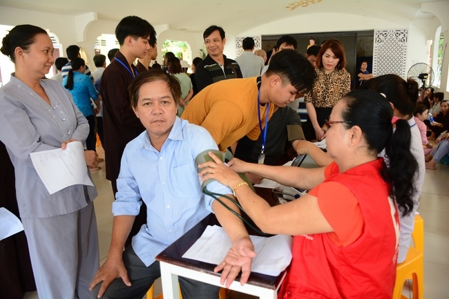 Hiến máu nhân đạo