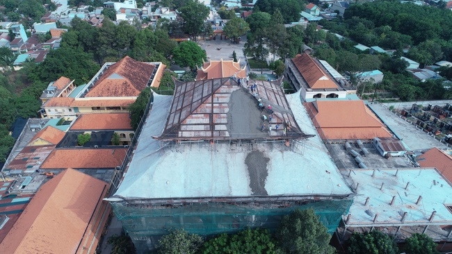 Fulfilling Concrete the Multifunctional Building’s  Roof