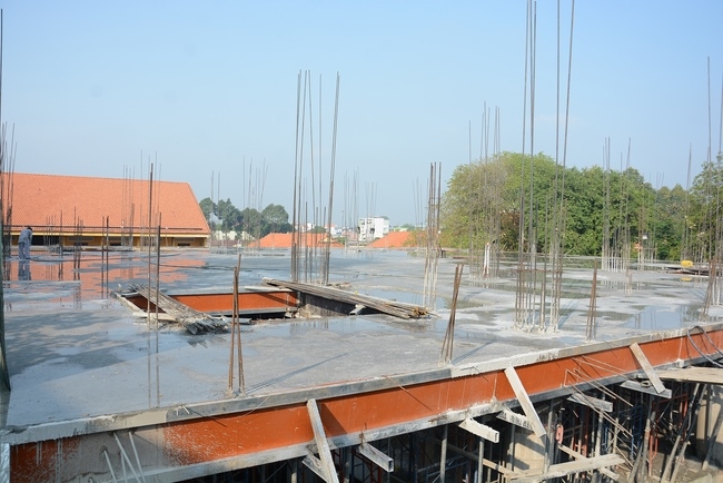 Concrete Pouring the 3rd Floor of the Multifunctional Building