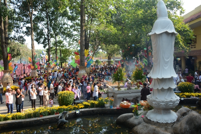 Over 70.000 red pockets had been given in the first New Year day