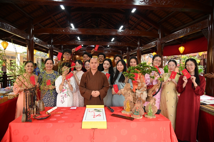 Khai mạc chương trình 