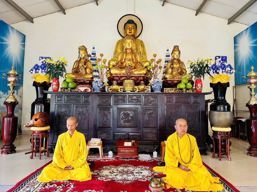 CHÙA ĐỐNG CAO - THANH HOÁ: KHAI KHOÁ TU NIỆM PHẬT MỘT NGÀY ĐẦU NĂM BÍNH NGỌ.