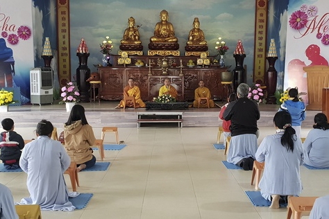 The 10th retreat “Practice as the Buddha's Teachings” at Dong Cao Pagoda